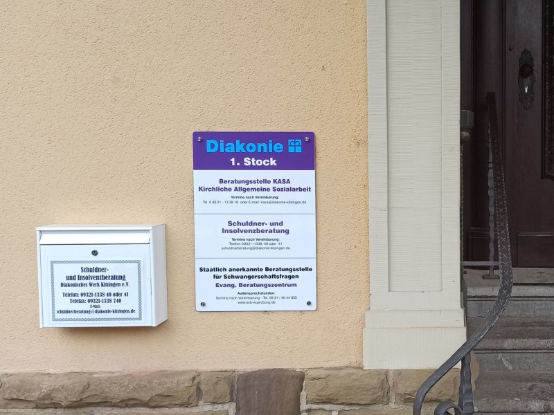 Ausstellung der Schuldnerberatung der Diakonie Kitzingen vom 03.06.2024 bis 28.06.2024 im Foyer des Landratsamtes Kitzingen.