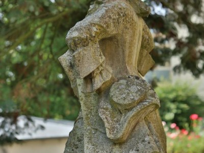 Statue um Garten des Haus-Mainblick