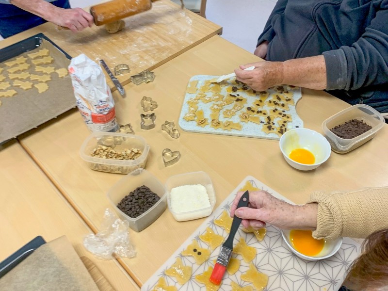 Gemeinsames Plätzchenbacken in der Diakonie-Tagespflege Mühlenpark