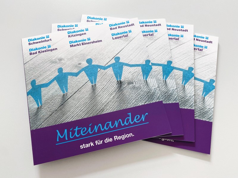 Miteinander-Buch zeigt Hilfe-Netzwerk der Diakonie