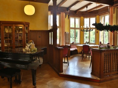 Esszimmer mit Piano im Haus-Mainblick