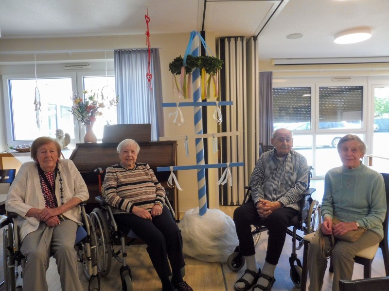Musik, Maibaum und gemeinsames Feiern im Diakonie-Seniorenhaus Mühlenpark