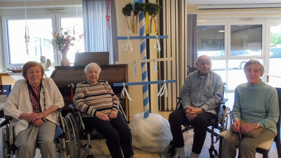 Musik, Maibaum und gemeinsames Feiern im Diakonie-Seniorenhaus Mühlenpark