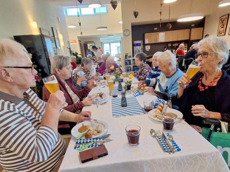 Bayrische Stimmung im Diakonie-Seniorenhaus Mühlenpark