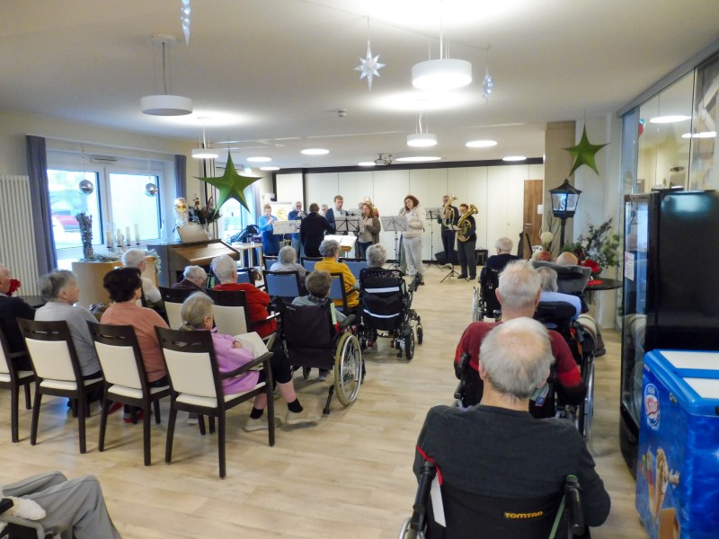 Musikchor Kolping begeistert Bewohnerinnen und Bewohner im Diakonie Seniorenhaus Mühlenpark