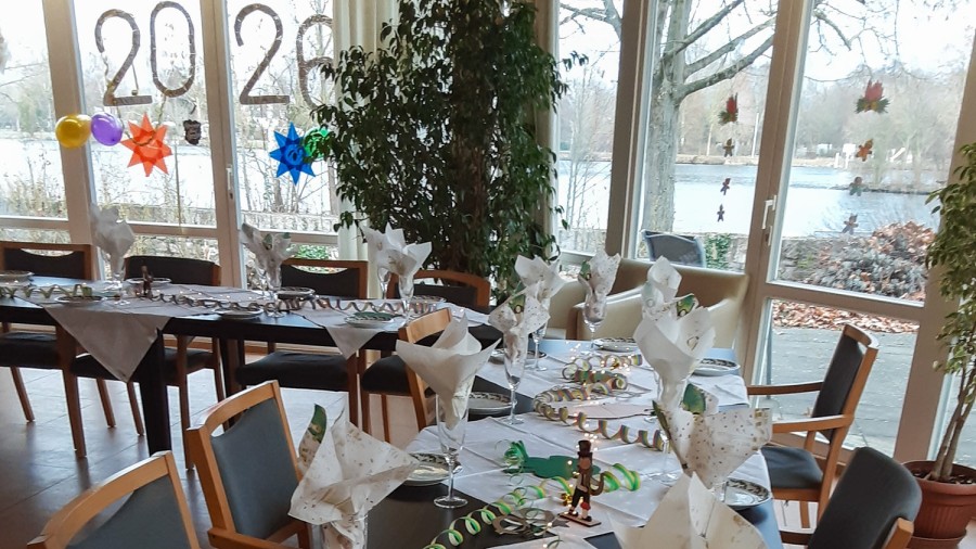 Gedeckte Tische bei der Silvesterfeier im Haus Mainblick