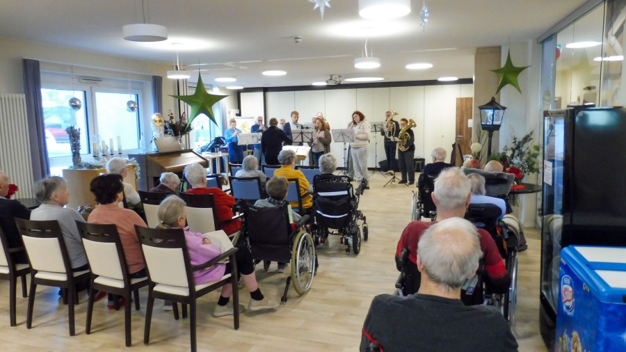 Musikchor Kolping begeistert Bewohnerinnen und Bewohner im Diakonie Seniorenhaus Mühlenpark