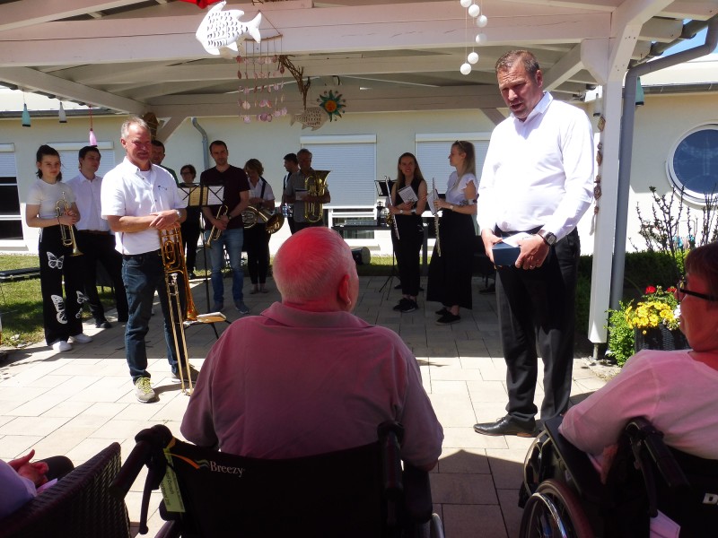 Rudolf Dorsch feiert 75. Geburtstag im Seniorenhaus Mühlenpark.