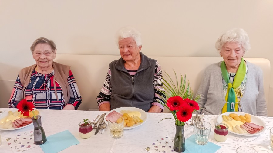 Traditionelles Spargelfest im Diakonie-Seniorenhaus Mühlenpark